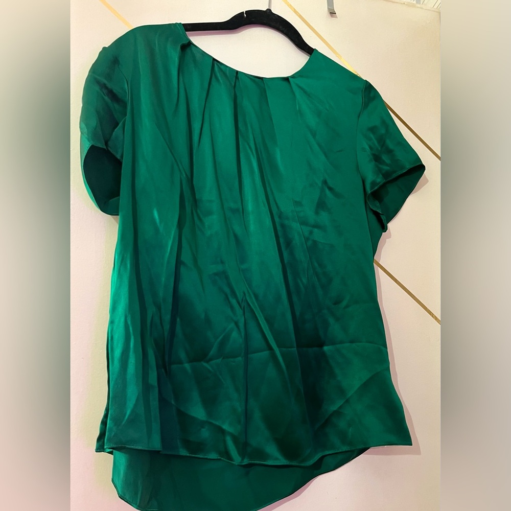 Beautiful Talbots Women's Silk Size 16 Green scoop neck short sleeve blouse. NWT